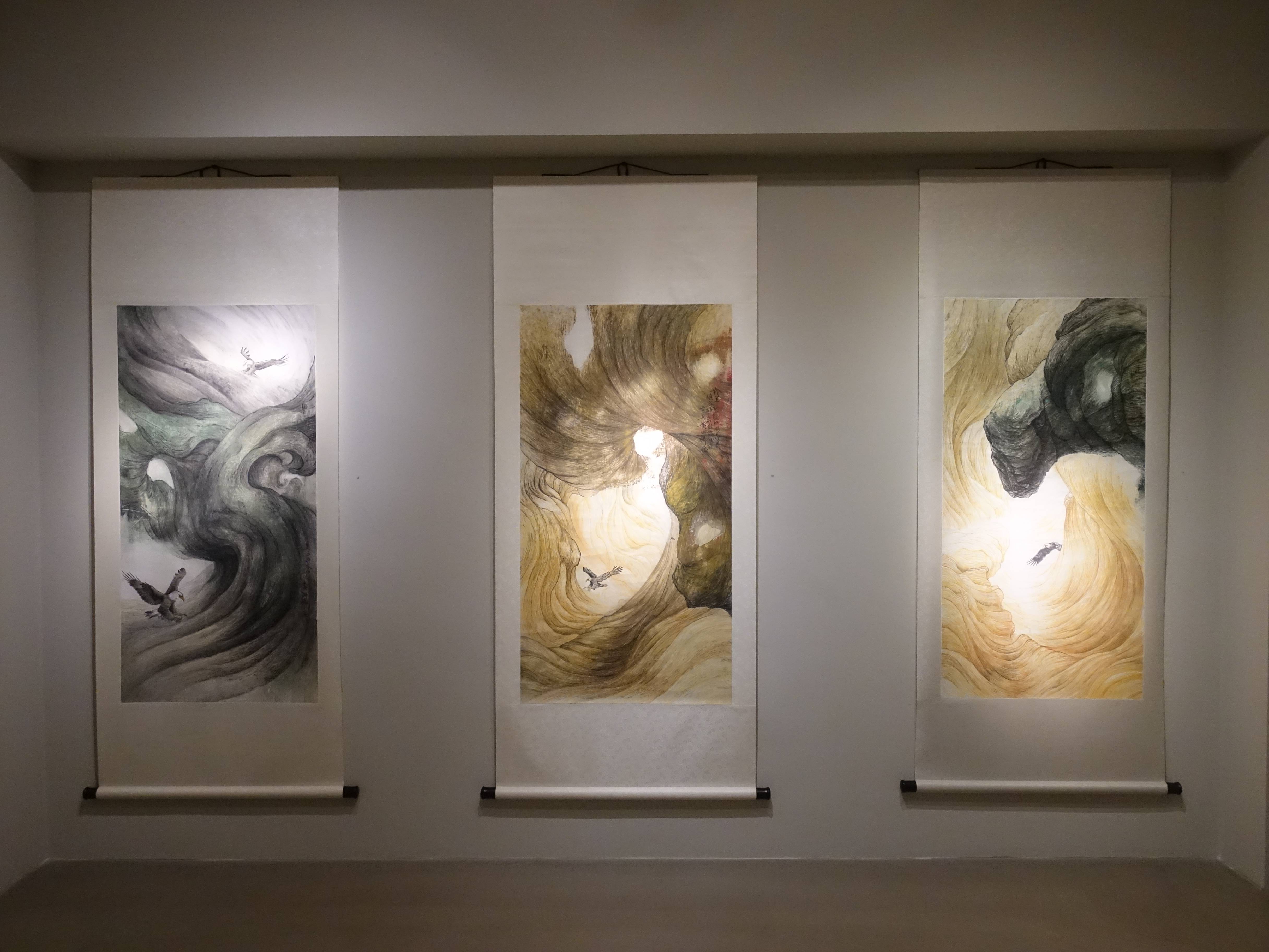 黃淑卿，《峽谷意象》系列，200 x 77 cm，紙本、水印木板，2015。
