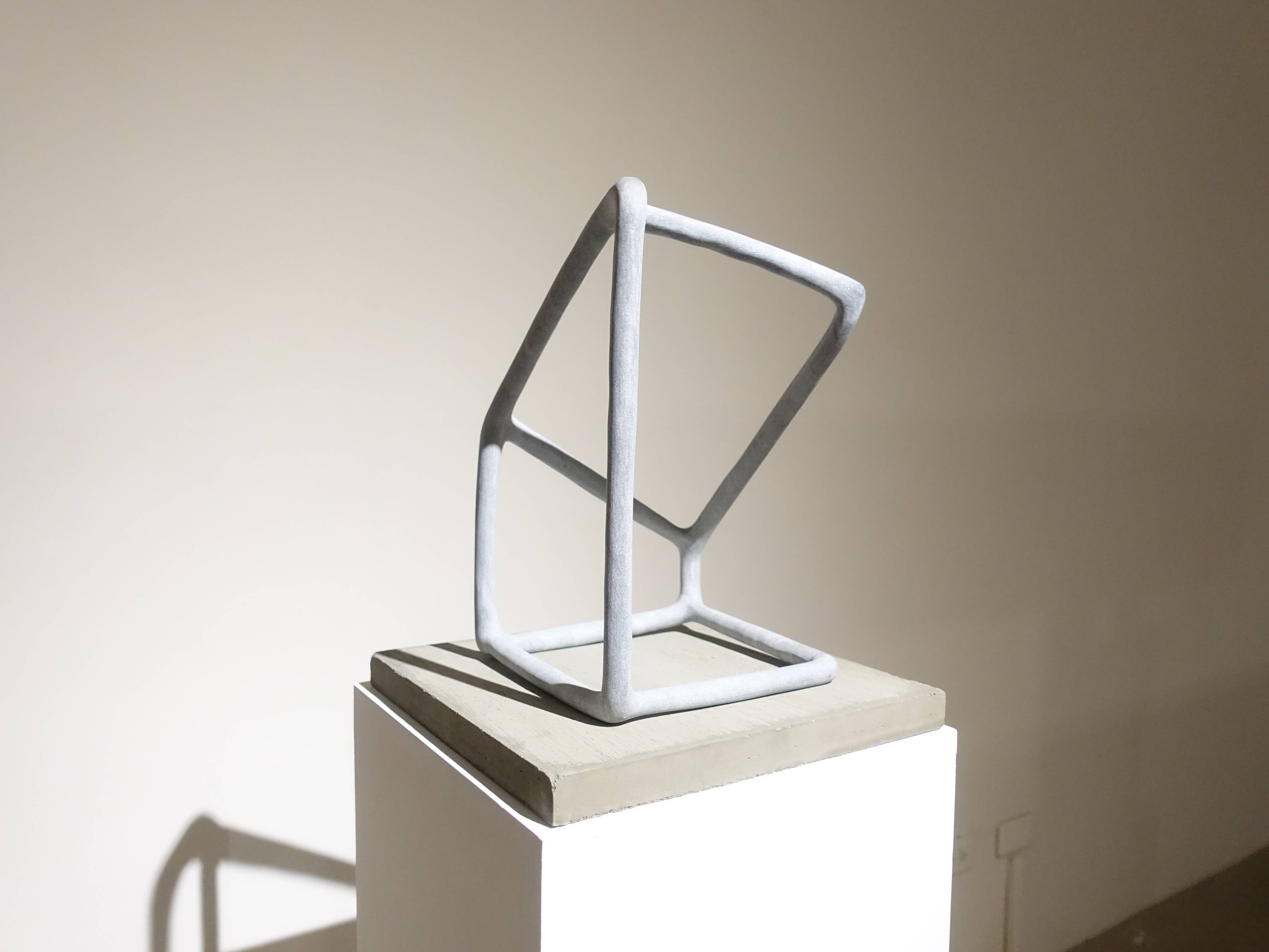 任大賢，《灰階NO.2》，21 x 21 x 33 cm，大理石，2015。