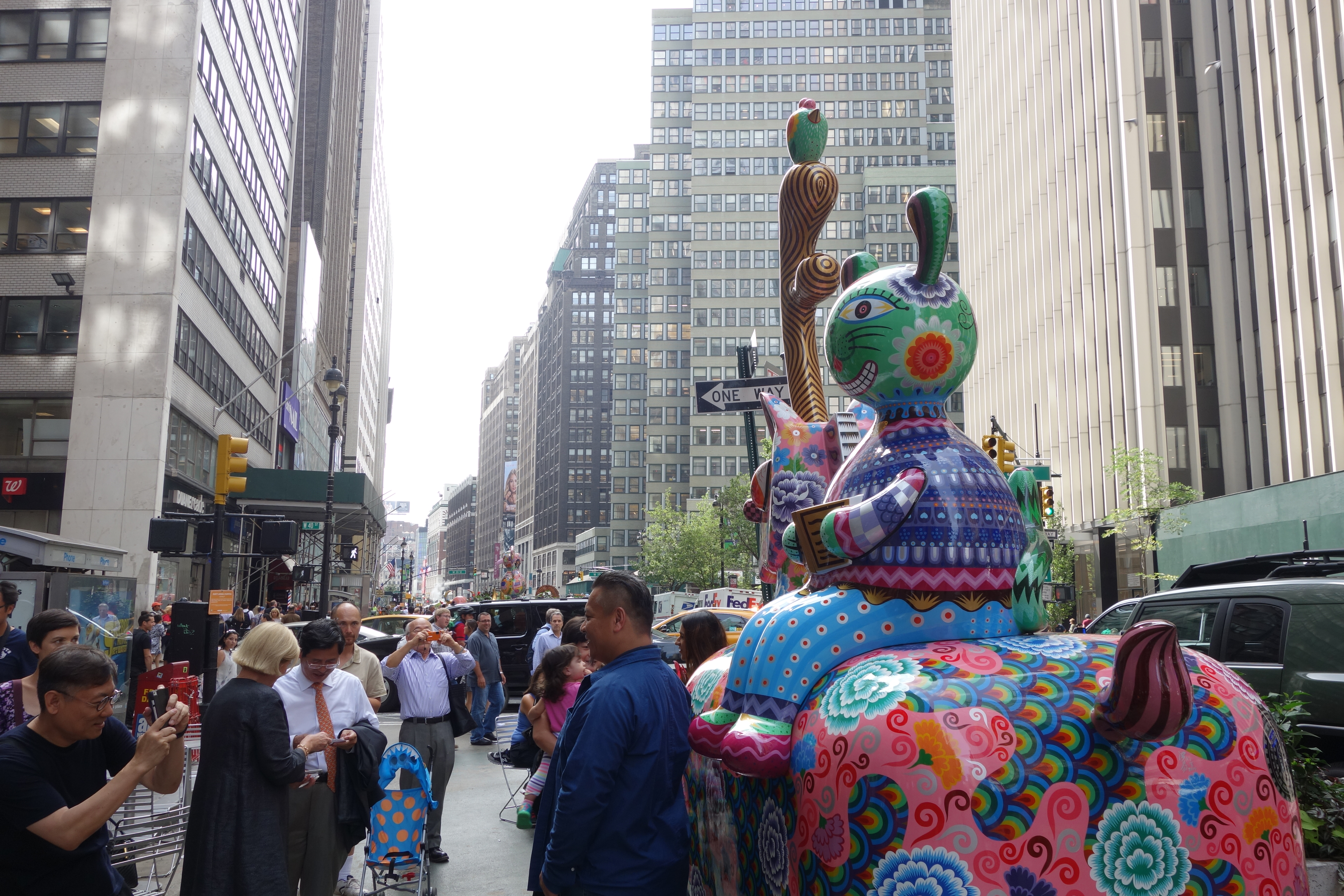 紐約是我們心目中最重要的舞台,克服所有困難,圓滿呈現。「龍馬」裝置在百老匯街與40街路口