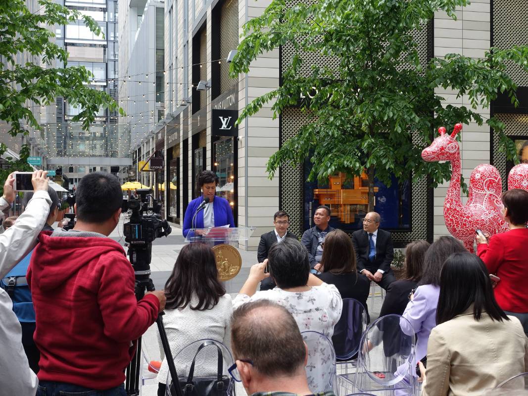 華盛頓DC市市長 Muriel Bowser 在花漾動物嘉年華為開幕式致詞。