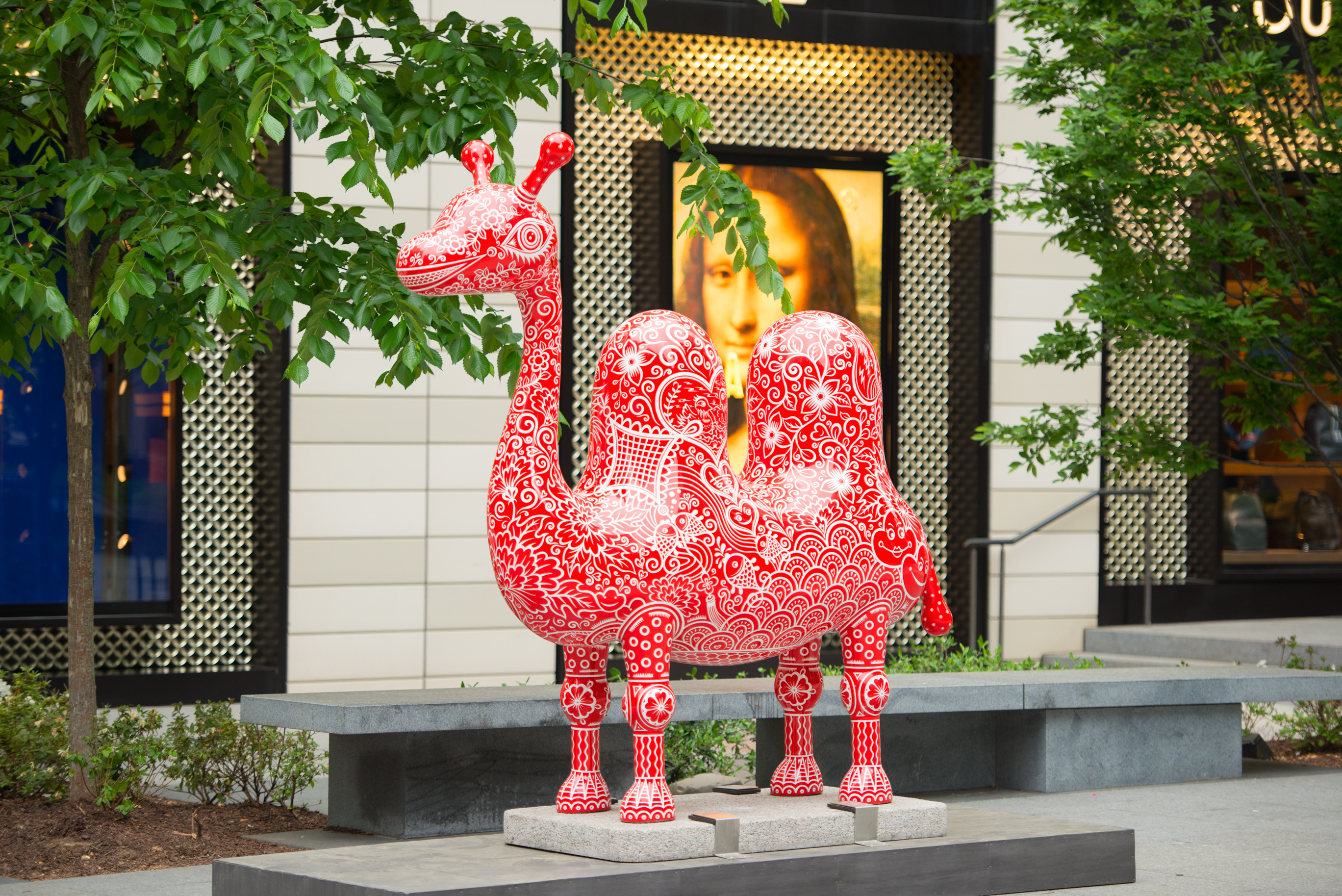 華盛頓DC城市中心－洪易｜雙峰駱駝｜鋼板彩繪、花崗石｜215x70x221cm