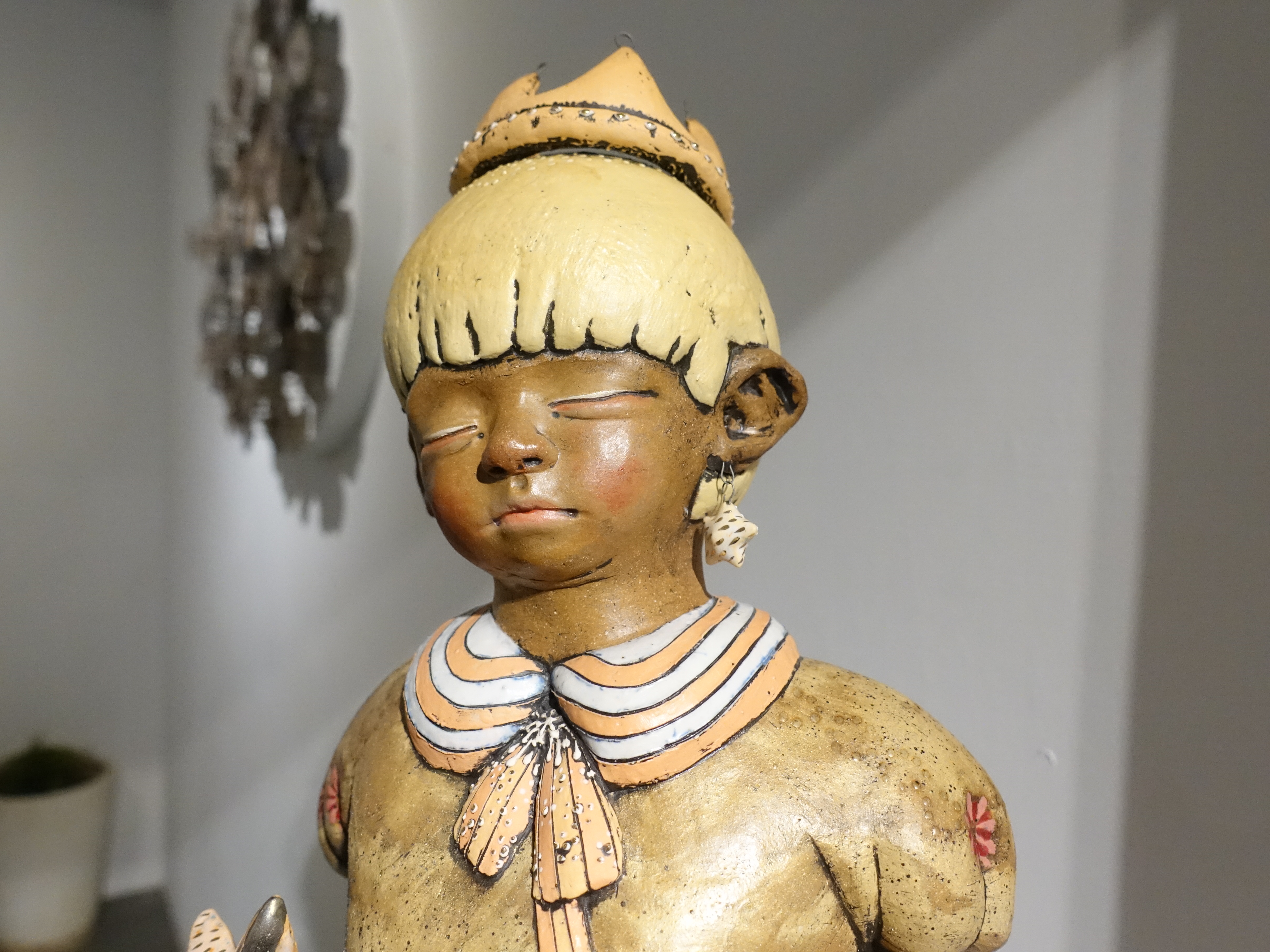 楊宗嘉，《王子心》細節，26 x 26 x 52cm，陶瓷、釉下彩、釉上彩、釉藥，2018。