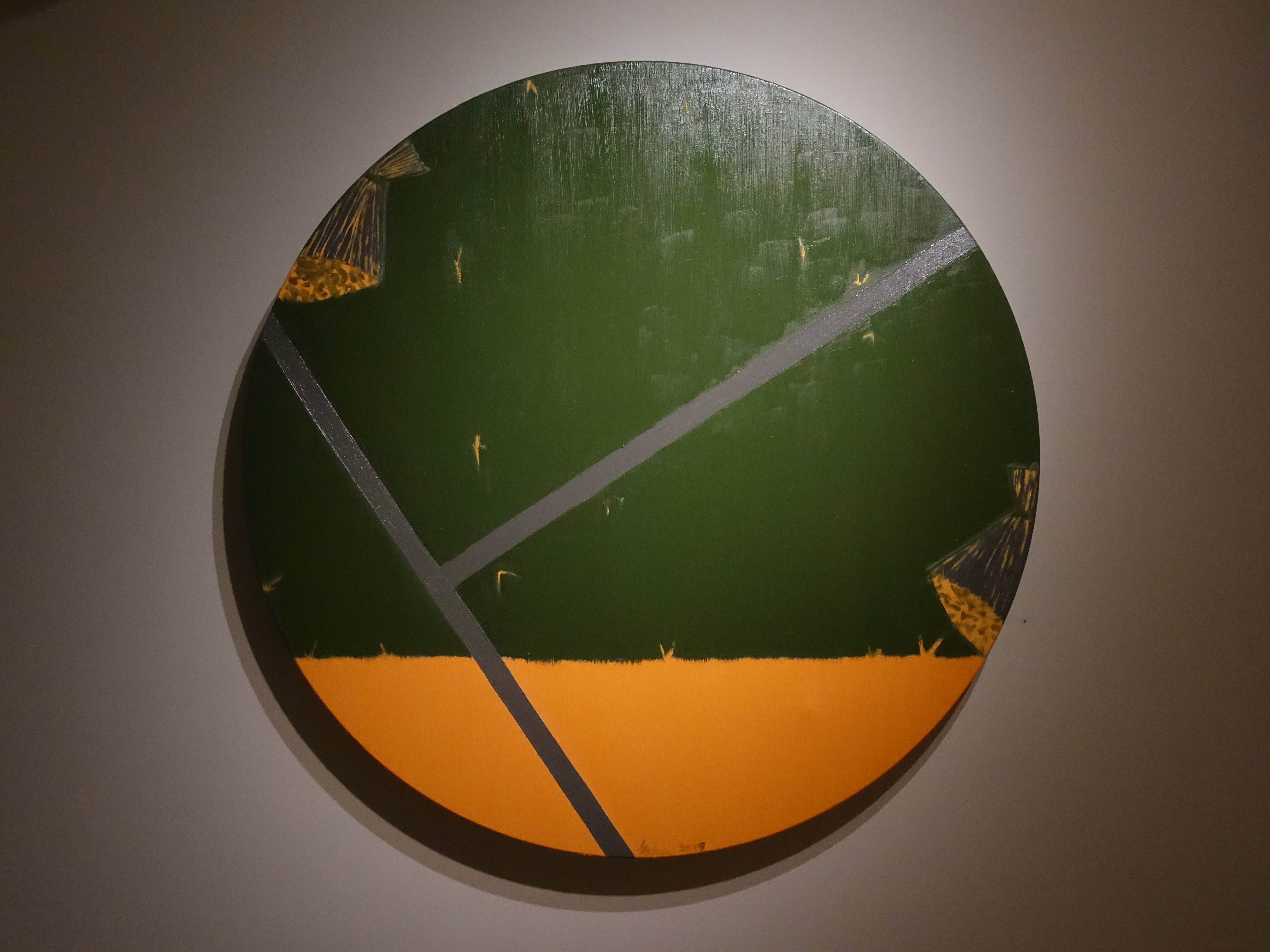 劉永仁，《時空的呼吸-午寐》，直徑100cm，油彩、蜂蠟、鋁片、畫布，2019。
