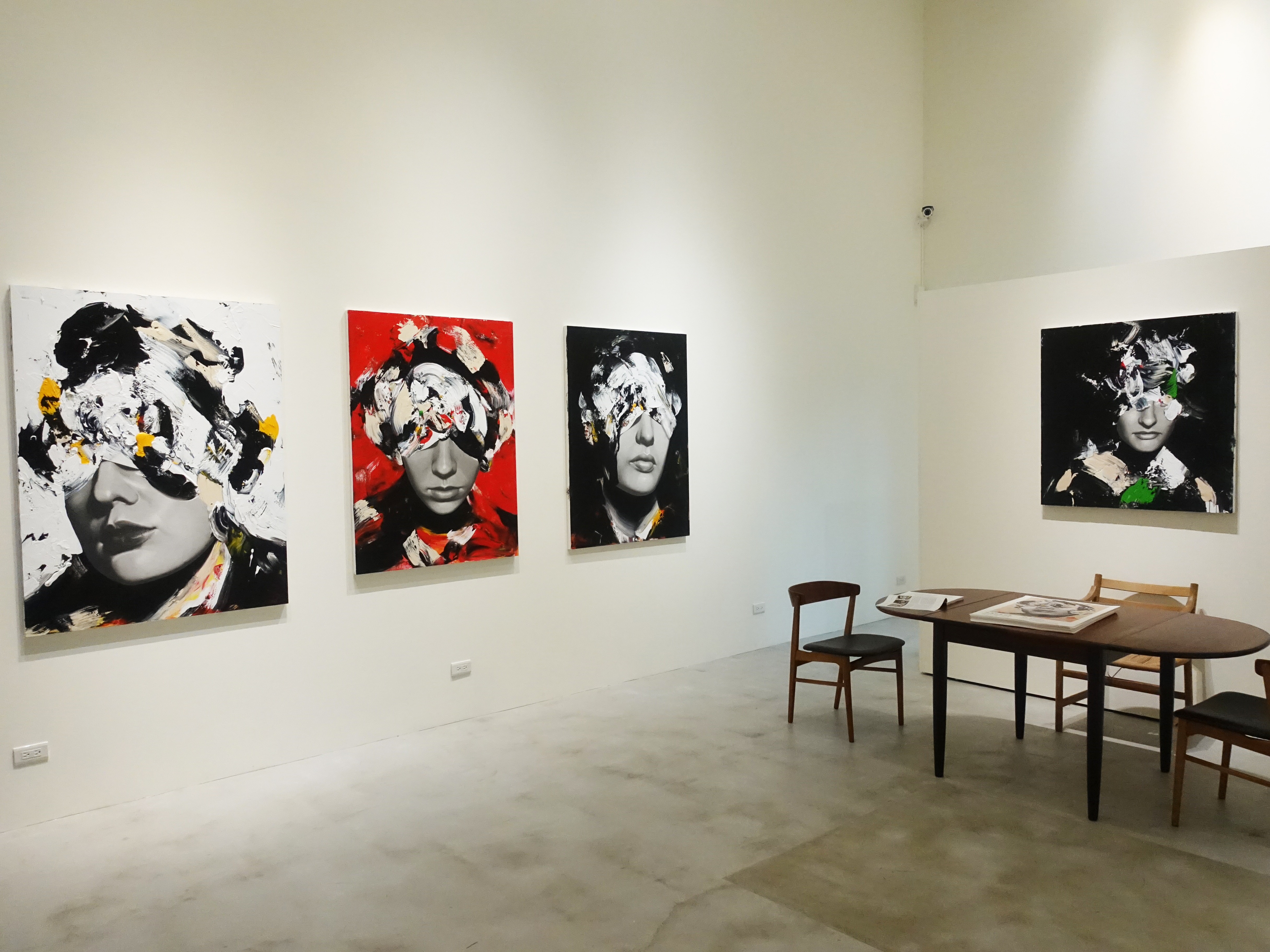 Hiro Hiro Art Space 展出藝術家佐藤誠高創作個展《表面、真實之離散》。