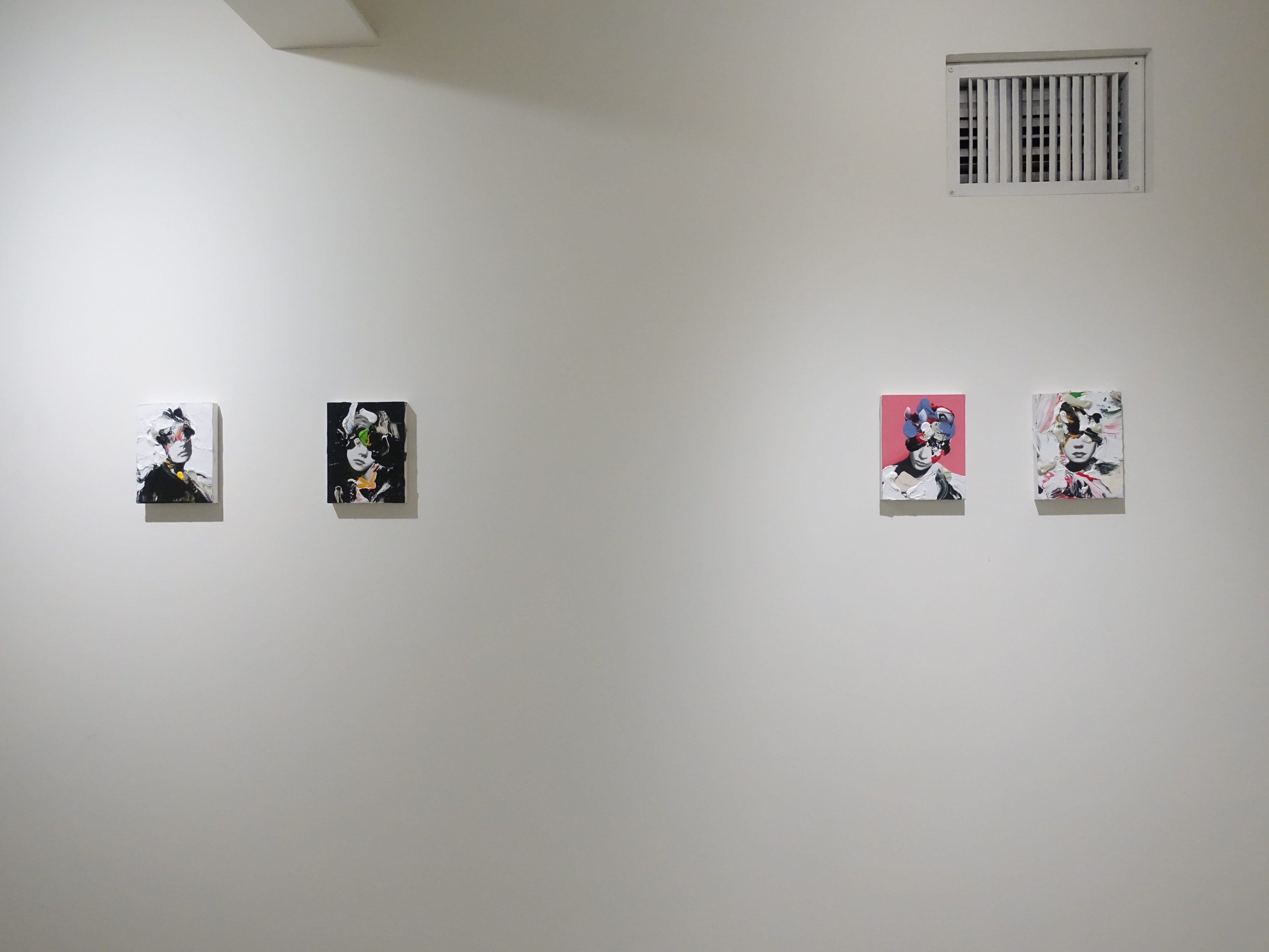 佐藤誠高，《Snip Girl 》系列作品，18 x 14 cm，鉛筆、壓克力、紙、木板，2019。