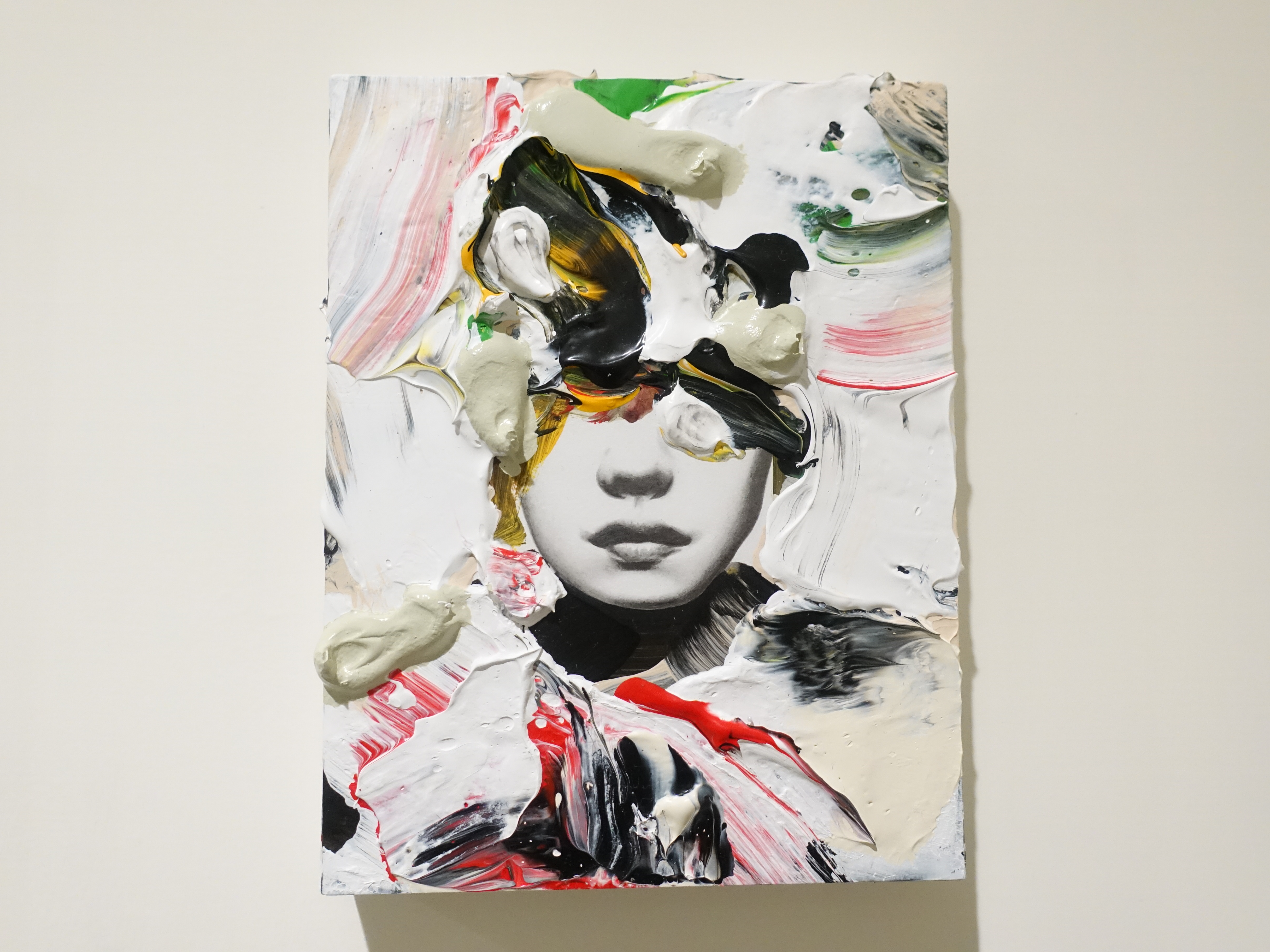 佐藤誠高，《Snip Girl 5》，18 x 14 cm，鉛筆、壓克力、紙、木板，2019。