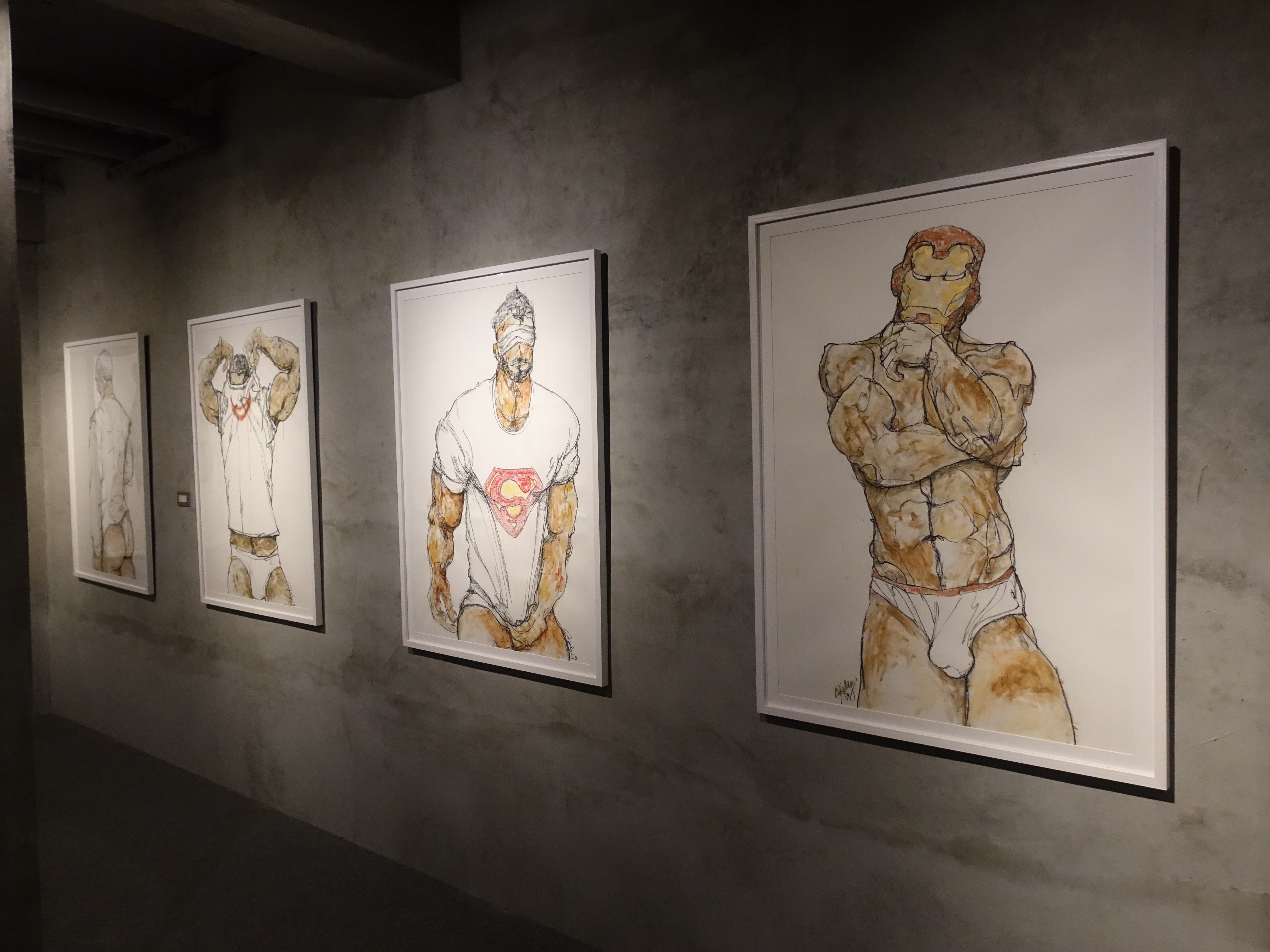 林俊良，《Man line》系列，105.5 x 79 cm，油畫棒、膠彩繪於紙上。