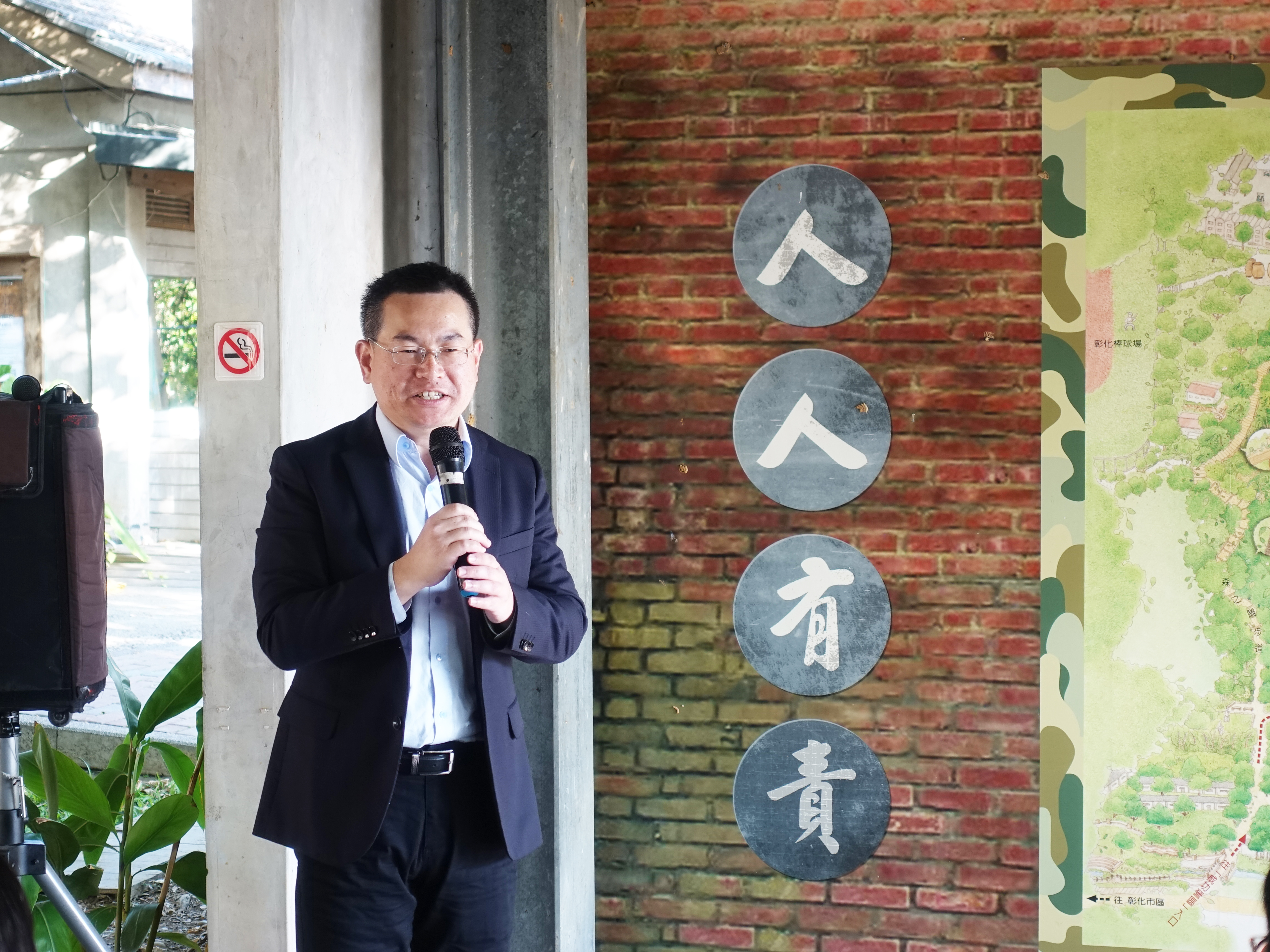 《出彰化城藝術展-古城的苗圃》策展人-陳俊德先生於開幕典禮致詞。
