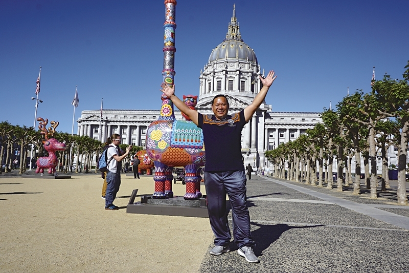 洪易在西岸的陽光下