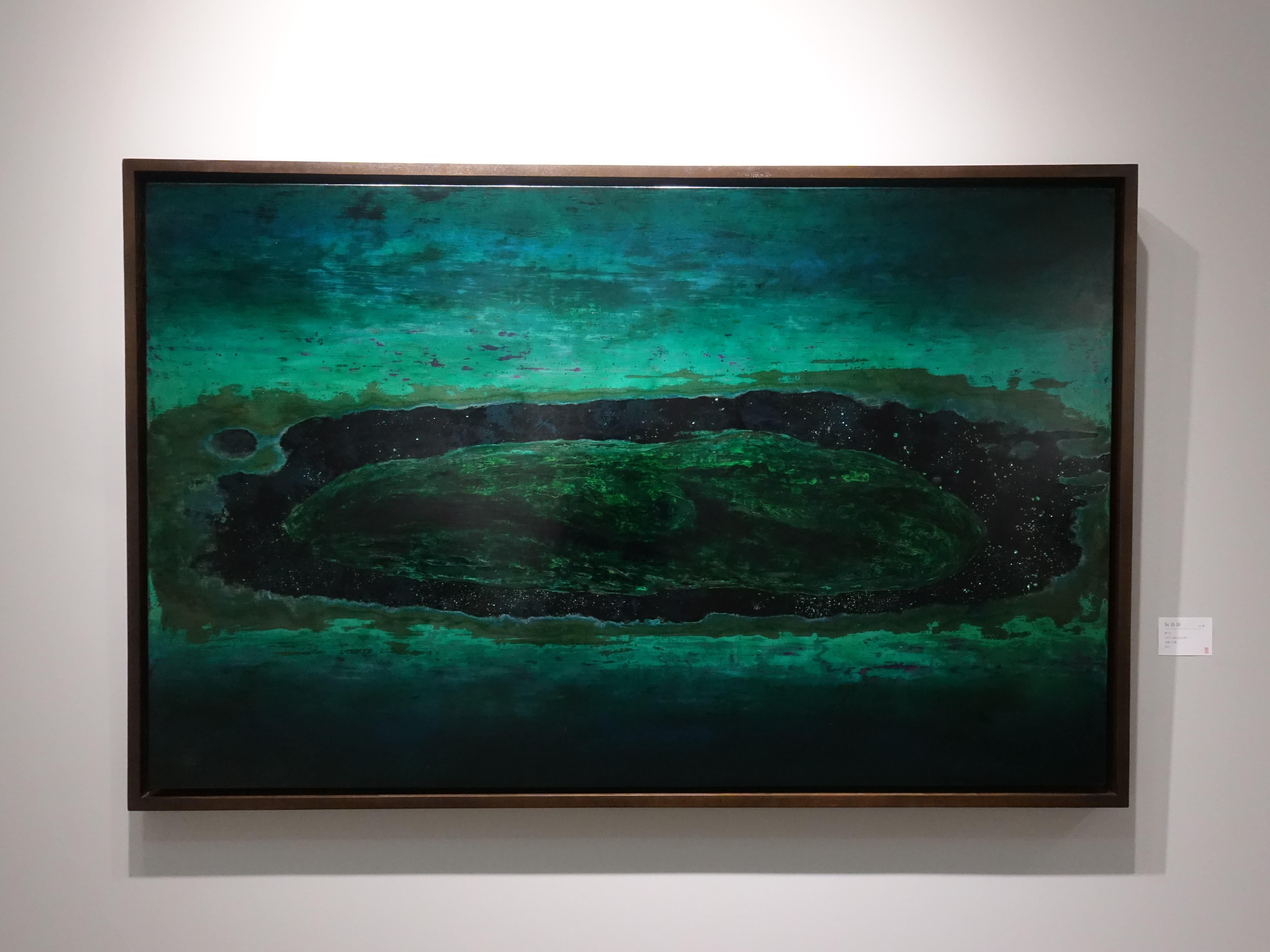 阮春綠，《塵12》，100 x 160 cm，漆畫，2017。