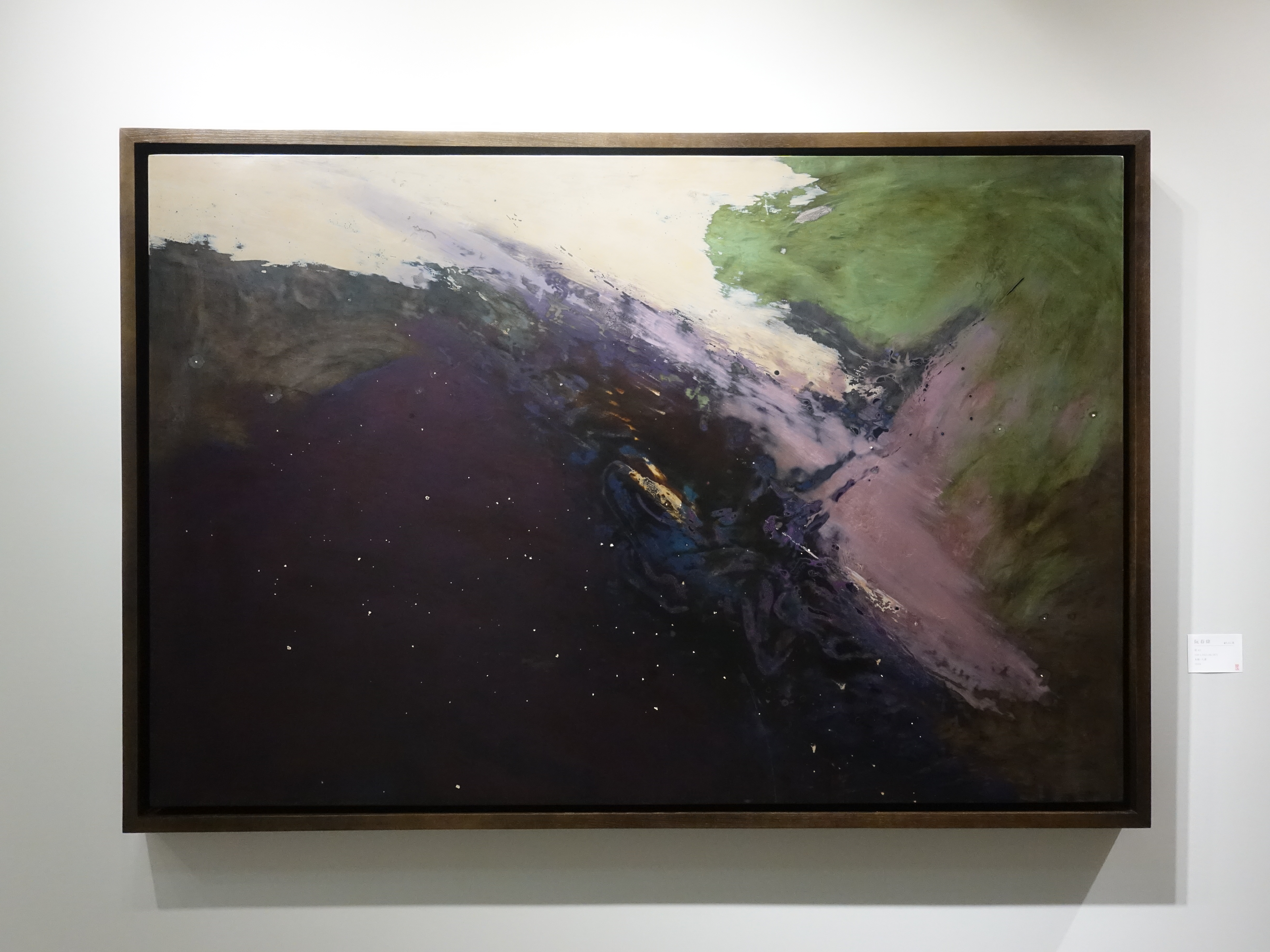 阮春綠，《塵43》，108 x 162 cm，漆畫，2018。