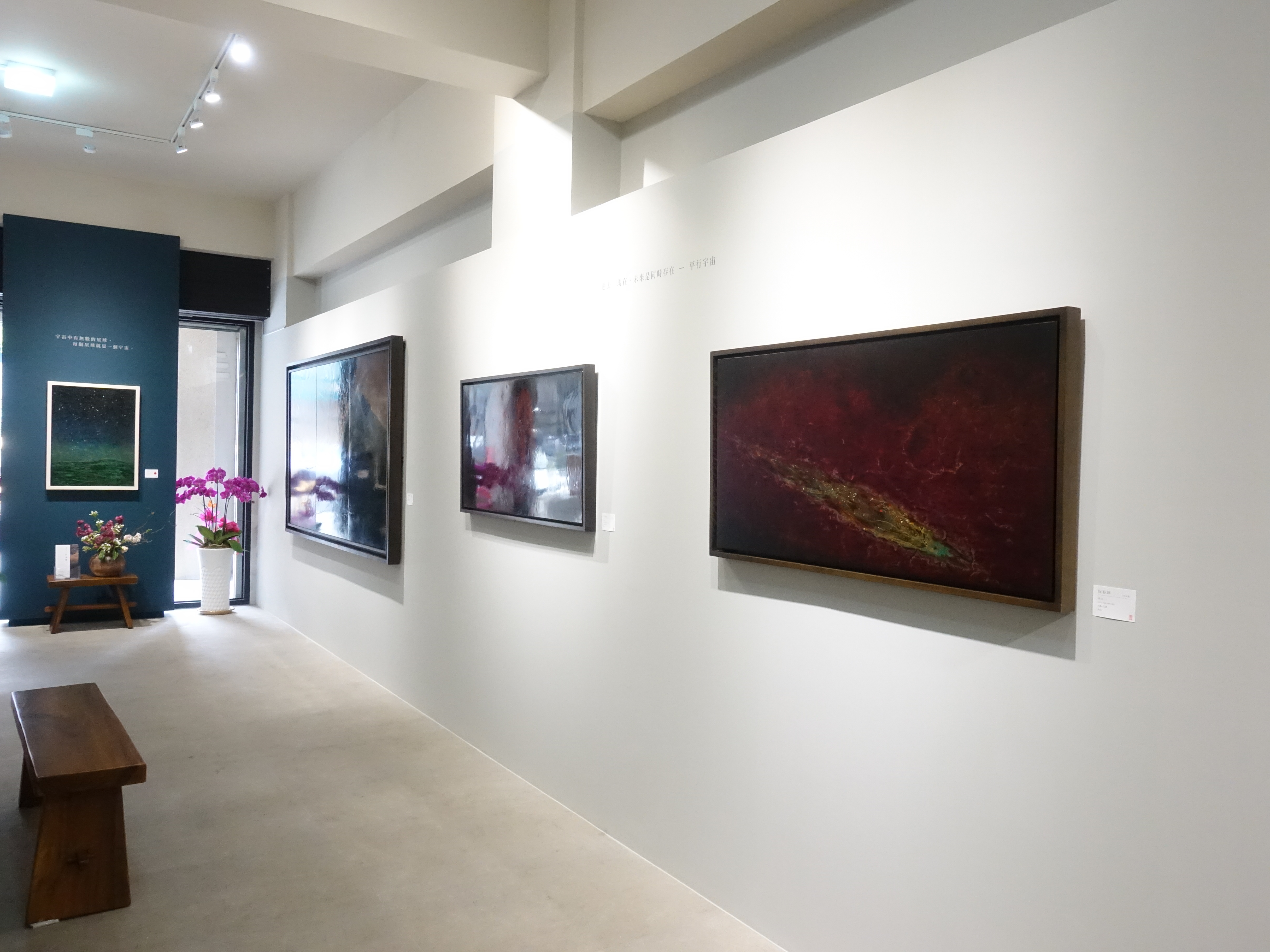 正觀藝術展出越南藝術家阮春綠台灣首展《微塵系列》。
