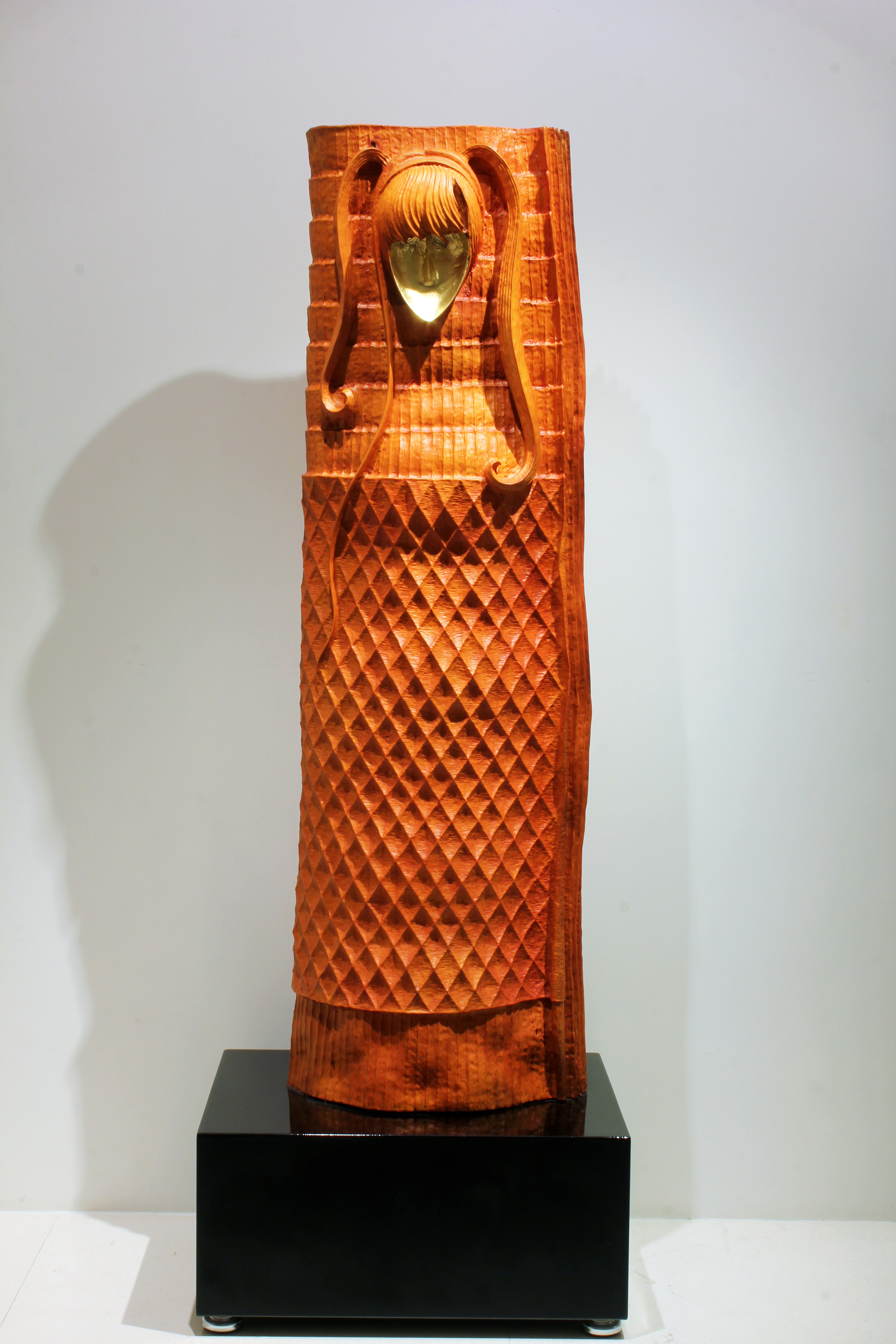 梁平正 黃金面具 2012 台灣肉桂 60x47x168cm