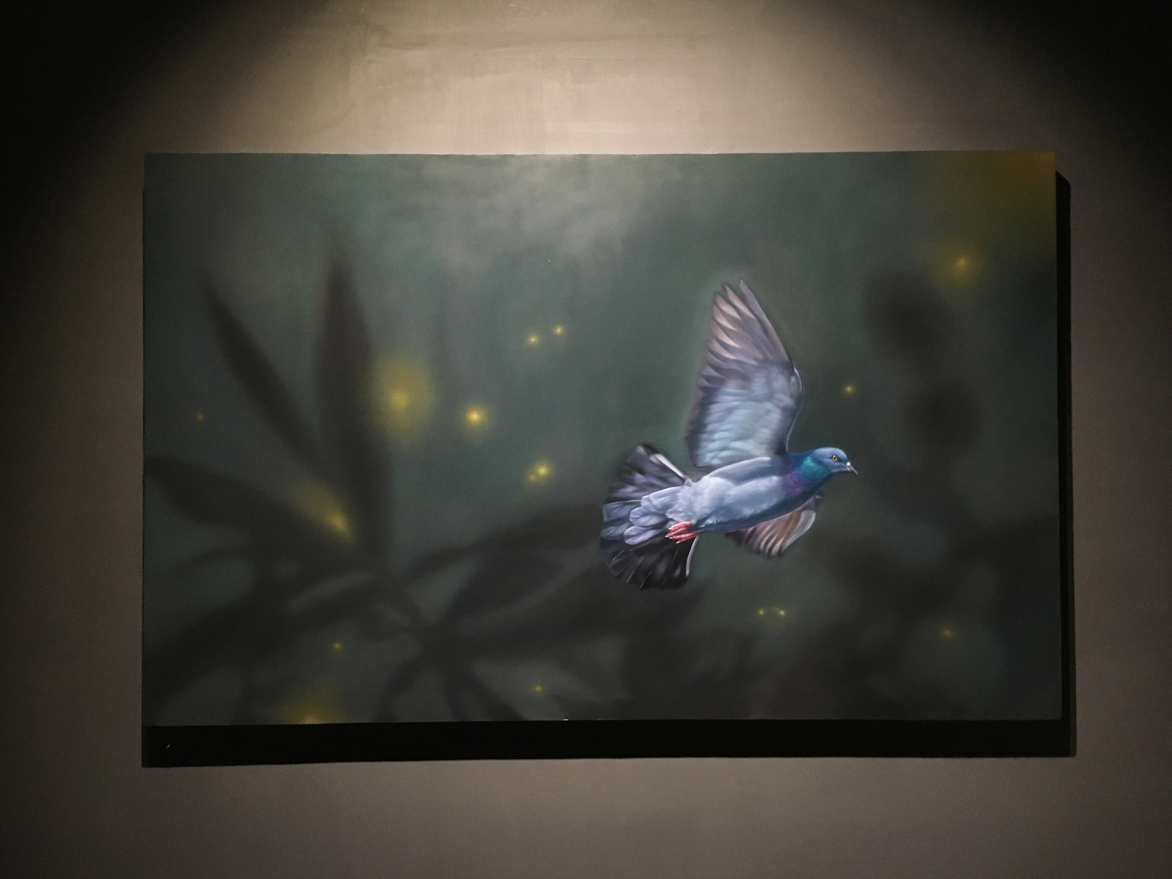顏群，《窗外的鳥飛越參雜真實的夢The Bird Outside the Window Flies Through Dreams and Rality》，75×120cm，油彩畫布。