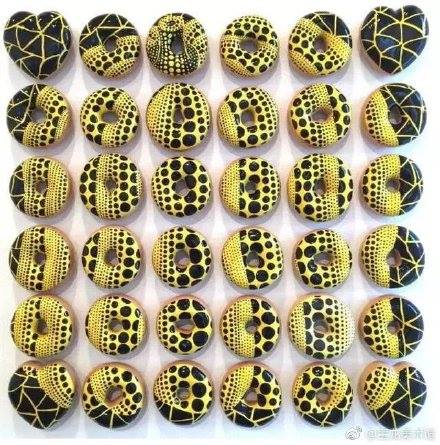 金載容向草間彌生(Yayoi Kusama)致敬