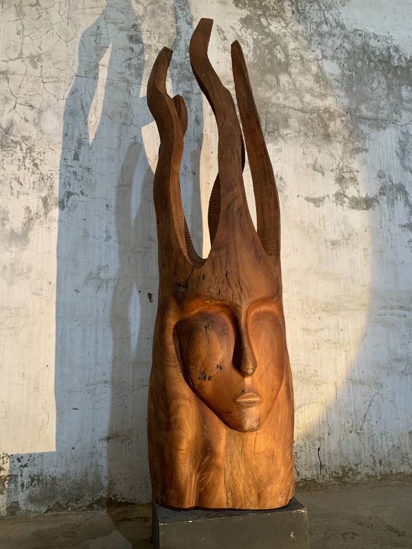Lafin Sawmah，《夢見黑潮》，楠木，2019。圖/台北當代藝術館提供