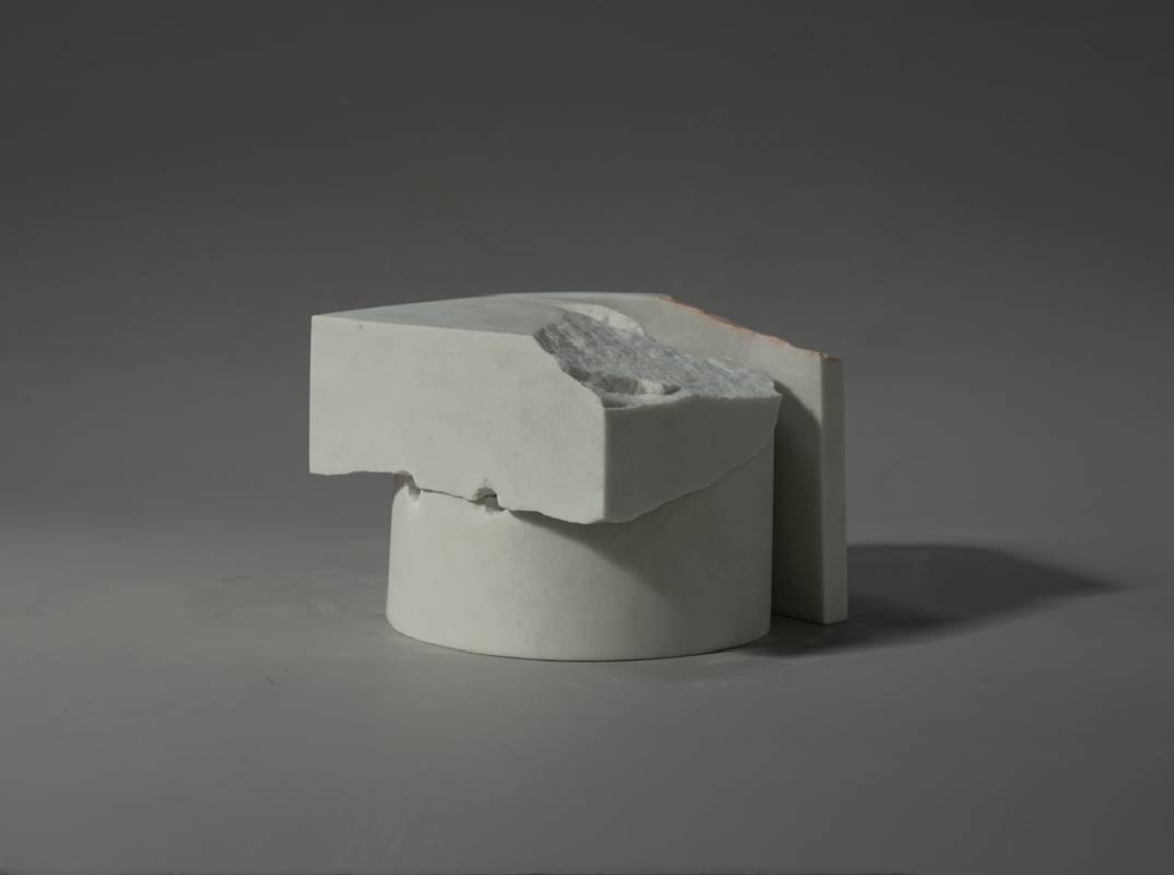 吳孟璋，間─16 In Between─16，2020，大理石 marble，23×22×17。圖/双方藝廊提供