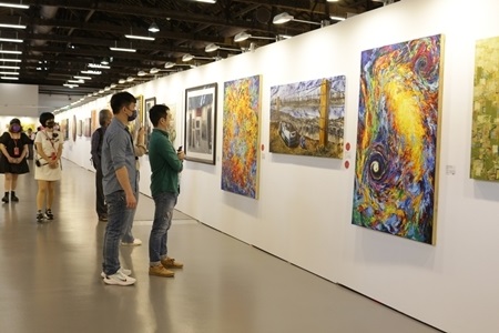 榮獲首獎藝術家將可獲得「2023台北新藝術博覽會」展出攤位。