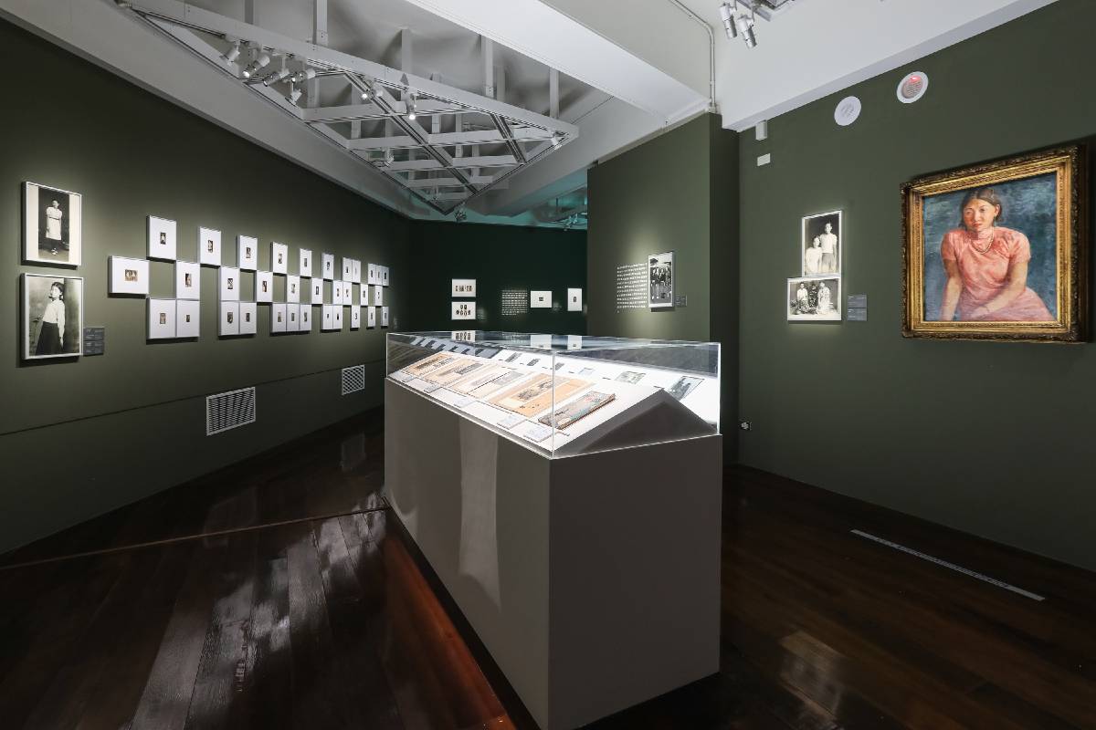 （展場照）「靜影幽光」的作品與泛黃的歷史記憶，呈現來自臺灣土地自身的涵養及生命歷程。圖 / 國家攝影文化中心提供。