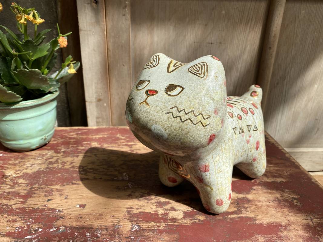 璘璘，圖坦卡門之貓，陶藝陶瓷，11x23x17cm，2021