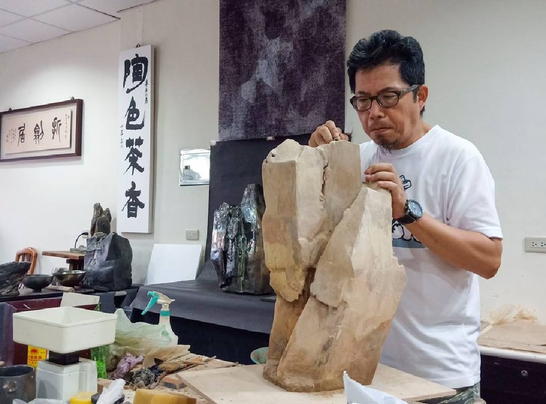 傅楓宸的陶塑山水創作，在台灣陶藝界獨樹一格。圖／傅楓宸提供
