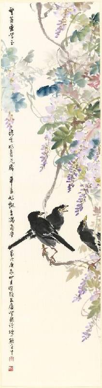 熊宜中〈紫藤八哥〉 132.5 x 34.5 cm，水墨、設色、紙本、軸，2000 年 
