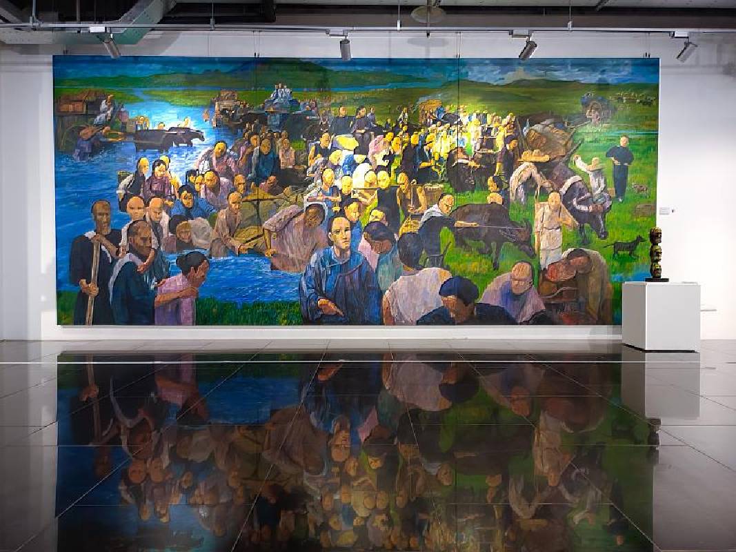 《吳炫三A-SUN WU的熾熱南島》作品〈唐山過台灣〉2022 壓克力畫布 800F。「生存、家族與大自然」這些人類共同關心的主題，在這場文明與原始的對話中，相同的關懷，不同的世界觀中，激發出一些有趣的反思。