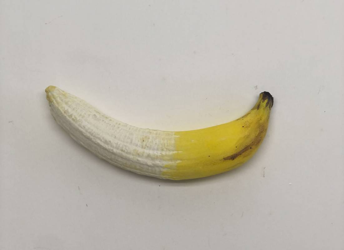 藝術家：笠谷耕二　　標題： Triangle Banana 　　尺寸：H：16 x 7 x 3 cm  　材質：陶瓷　　年代：2018　