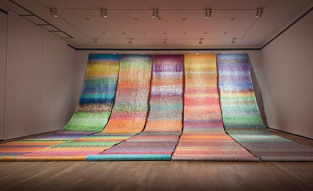 積吶虹光，〈自由 - 虹〉，2018年，複合媒材，1000 X 1300 cm