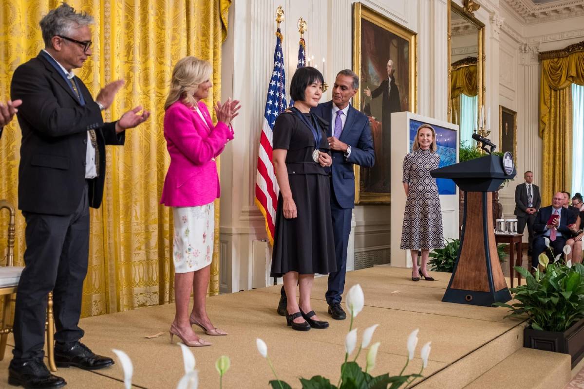 王淑鈴在華盛頓白宮受頒美國國務院藝術獎章Medal of Arts