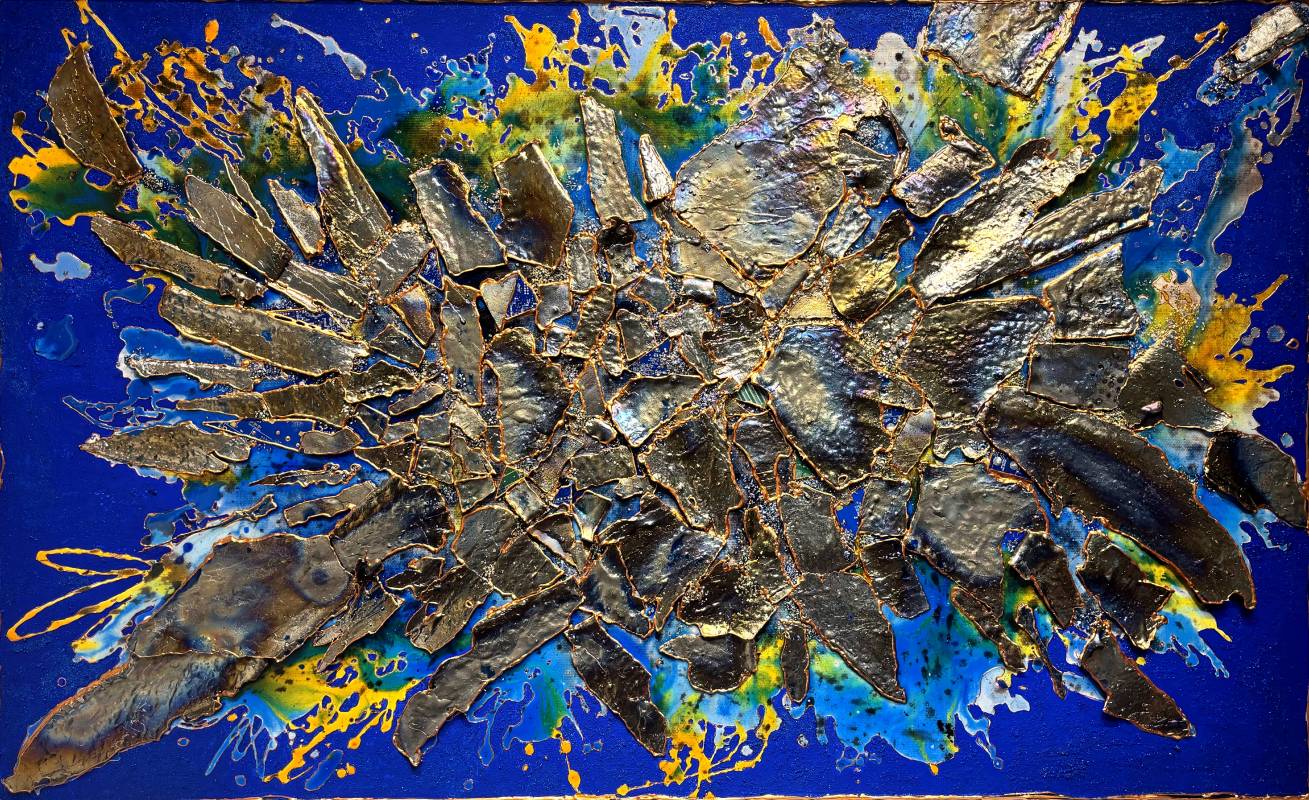 陳聖萱《宇之島》鈦金屬，複合媒材 130x80cm