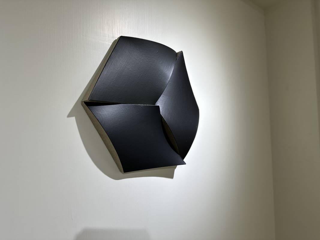 Broken blacks cube, 2024, acrylics on linen, 50x43,5x5cm