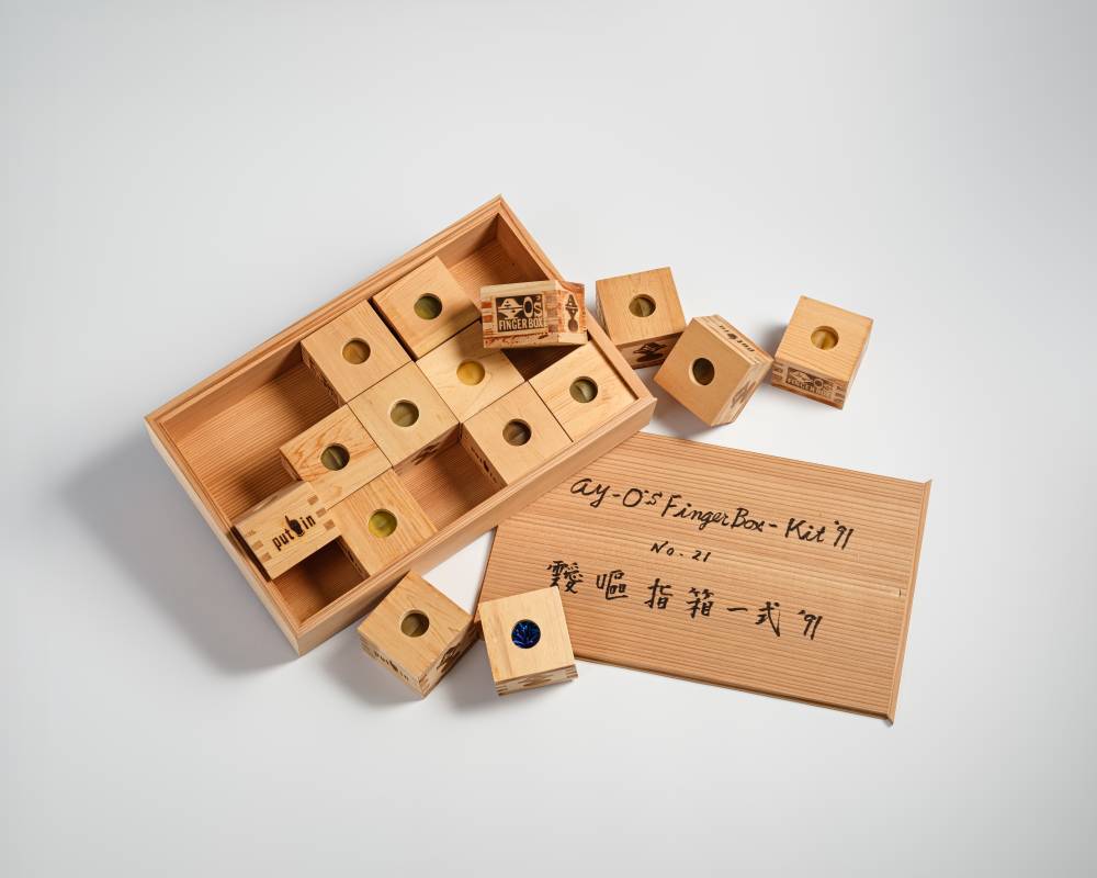 手指盒套組 Finger Box Kit, 1991, 15個木方塊及木盒, 木方塊 8.5×8.5×6.5cm, 木盒 45.5×28.5×9cm, 40版