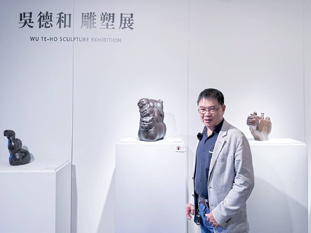 《獅情話藝--吳德和雕塑個展》影片中吳德和老師為觀眾導覽福獅系列作品〈生生不息〉