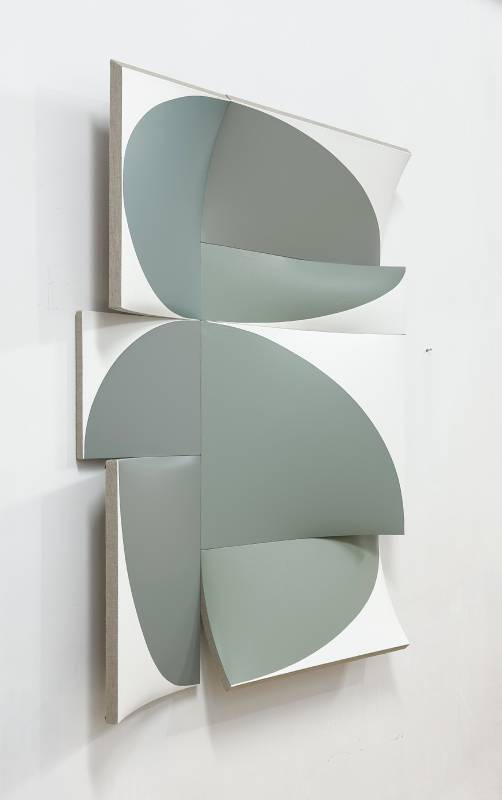 Jan Maarten VOSKUIL:“Balancing act in greys” 2024, acrylics on linen, 150x105x15cm