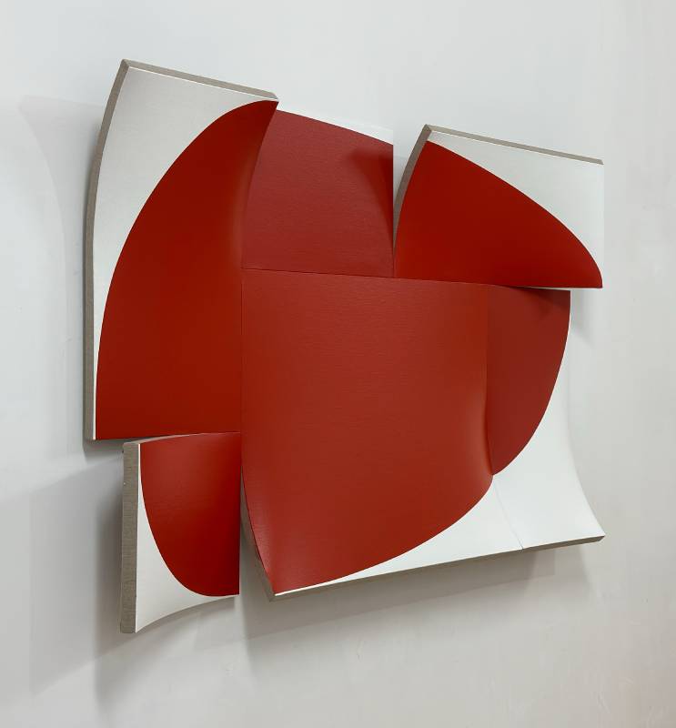 Jan Maarten VOSKUIL: “Cubist Circle (Cuble)”, 2024, acrylics on linen, 150x105x15cm