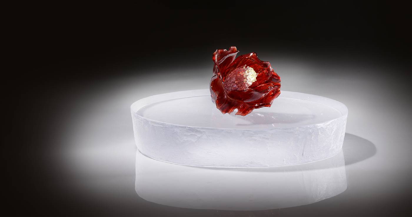 小曽川 瑠那，<陽光灑落>，玻璃，窯燒，21 x 21 x 10.4 cm