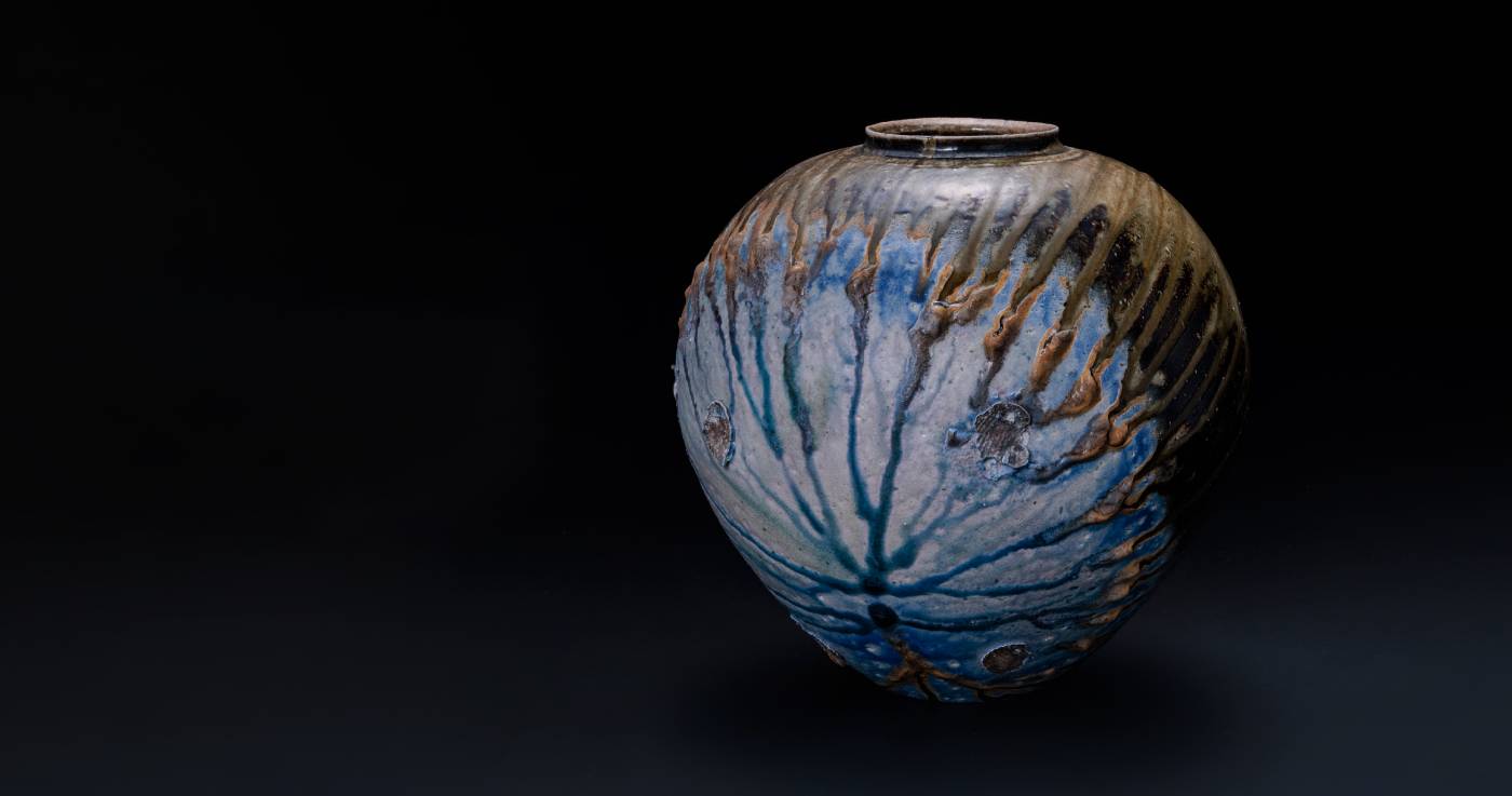 馬場隆志，<窯變蒼大壺>，陶，32.7 x 32.7 x 32 cm
