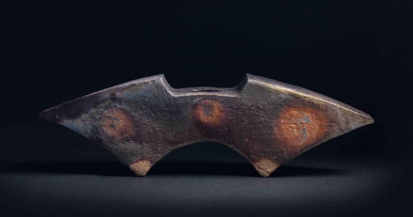 新學，<伊賀 扇形花器>，陶，58 x 12 x 17 cm