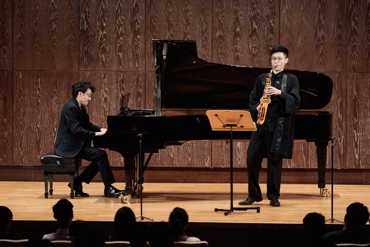 與德國 Aeolus 國際大賽官方鋼琴家 Robbin Reza 同台演出，《幻影》音樂會為張晏瑋歸國後寫下精彩一章，亦象徵他晉升米特正式團員的榮耀時刻。（圖／MIT米特薩克斯風重奏團提供）