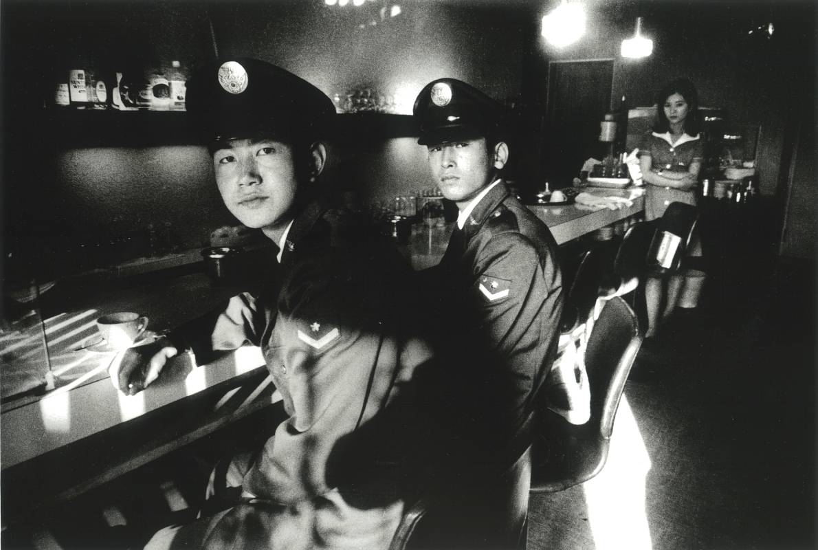 森山大道 Moriyama Daido,Hunter, 1971, 銀鹽相紙 gelatin silver print, printed later, print size 28 x 35 cm