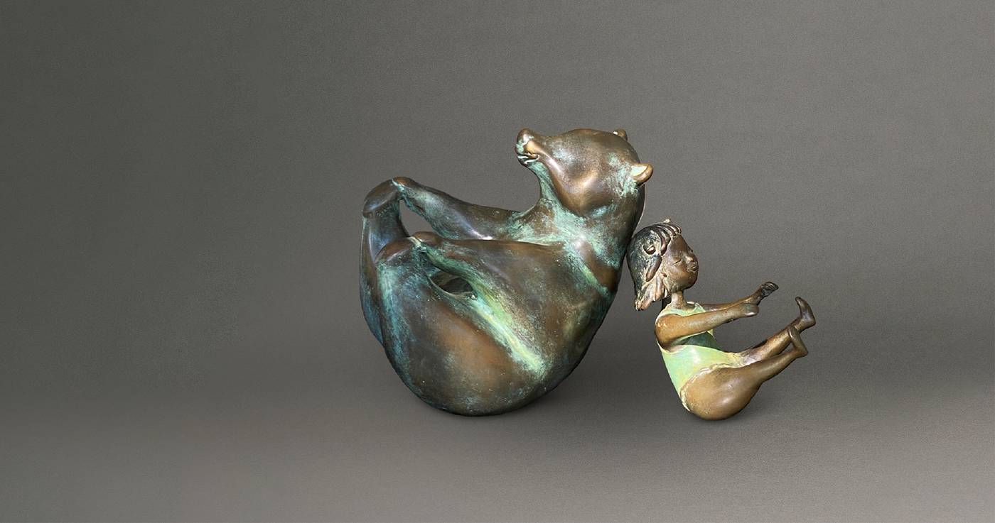 余敏慈，<平衡>，青銅，17.5x13.5x17cm(左)、12x6x11cm (右)