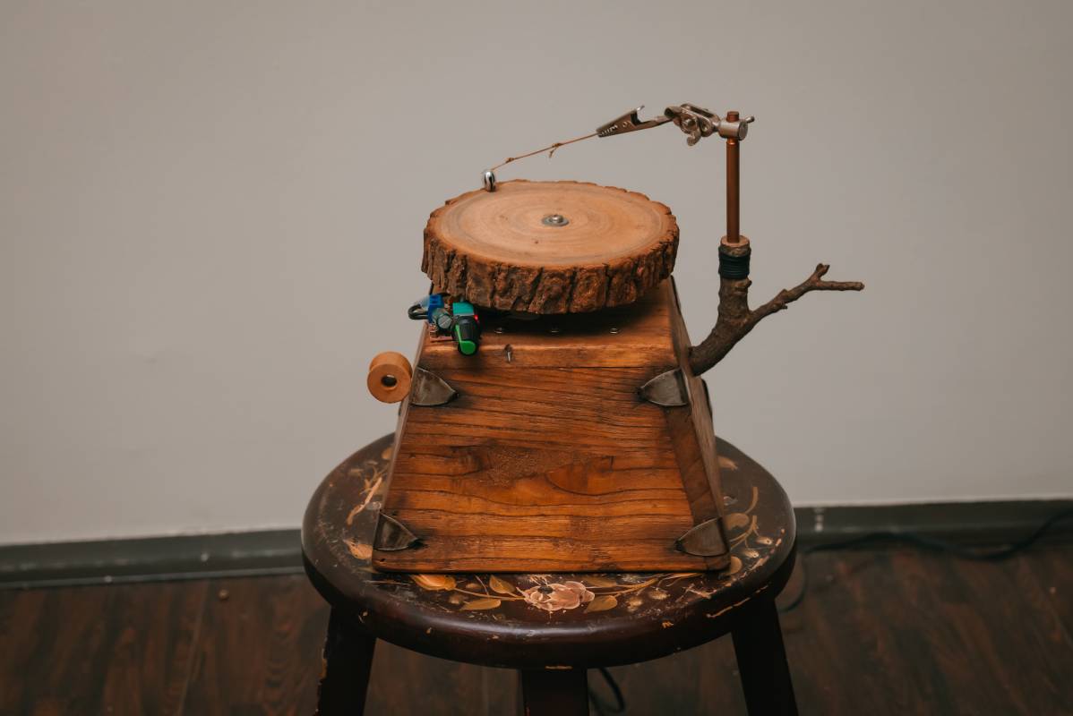 蟲鳴 20x25x25 cm 米斗,樟木切片,馬達,鈴鐺 2023