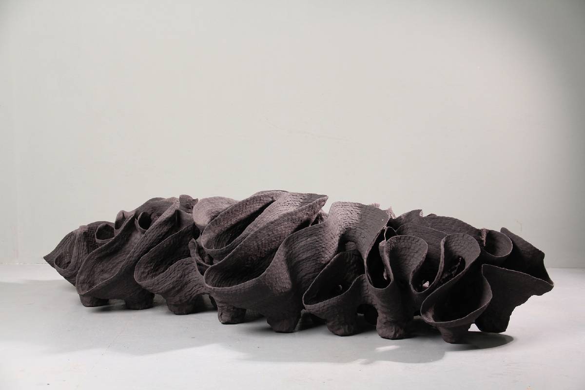 徐永旭Hsu Yunghsu_2024-27_高溫陶Stoneware_32×134×58cm_2024