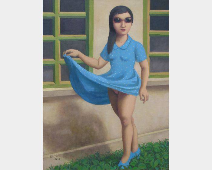 e-3拉起裙襬的女孩 