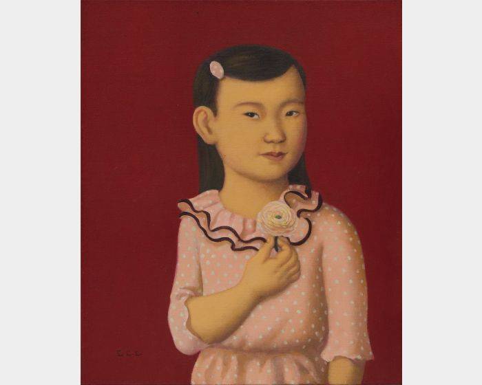 手持毛莨的小女孩