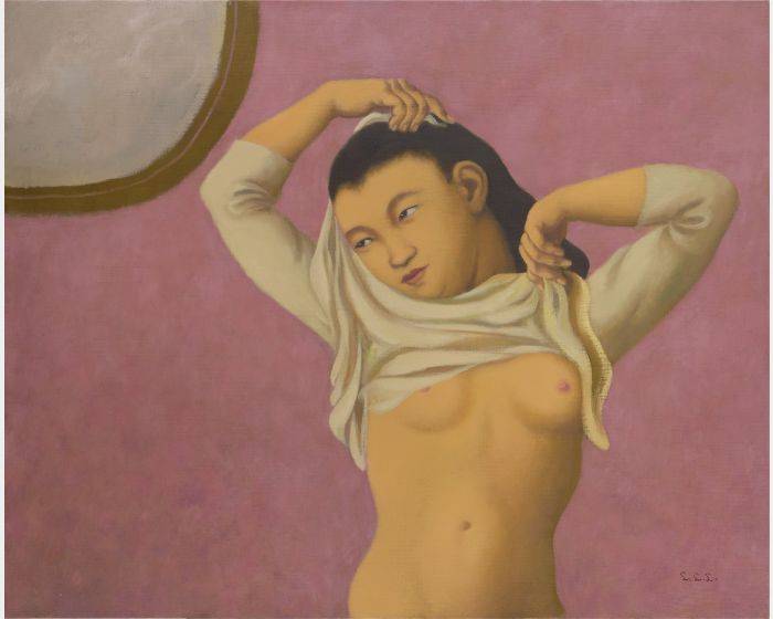 拉起上衣的女孩