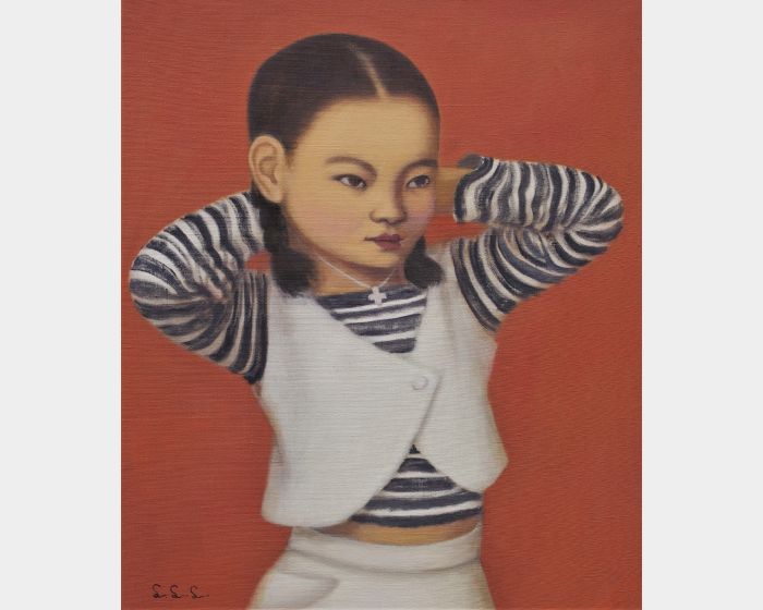 戴十字架的小女孩