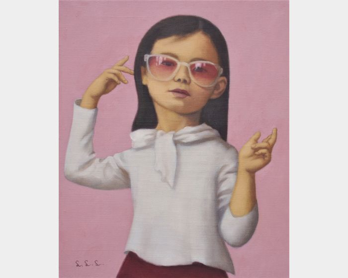 戴太陽眼鏡的小女孩