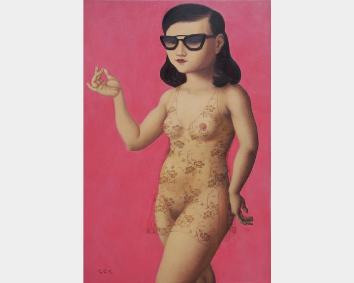 舉起右手的女人 